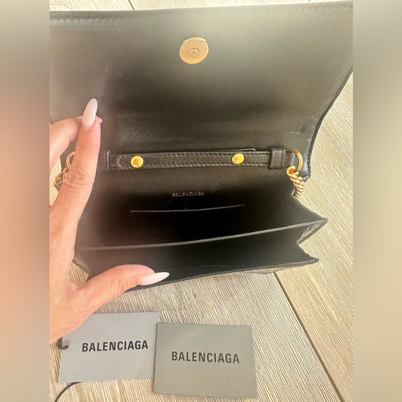 Balenciaga- Shiny Calfskin Crocodile Embossed Sharp Crossbody Clutch Black - Picture 7 of 12